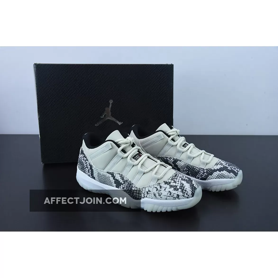 Air Jordan 11 Low Snakeskin Light Bone / 11 Snake Skin CD6846-002