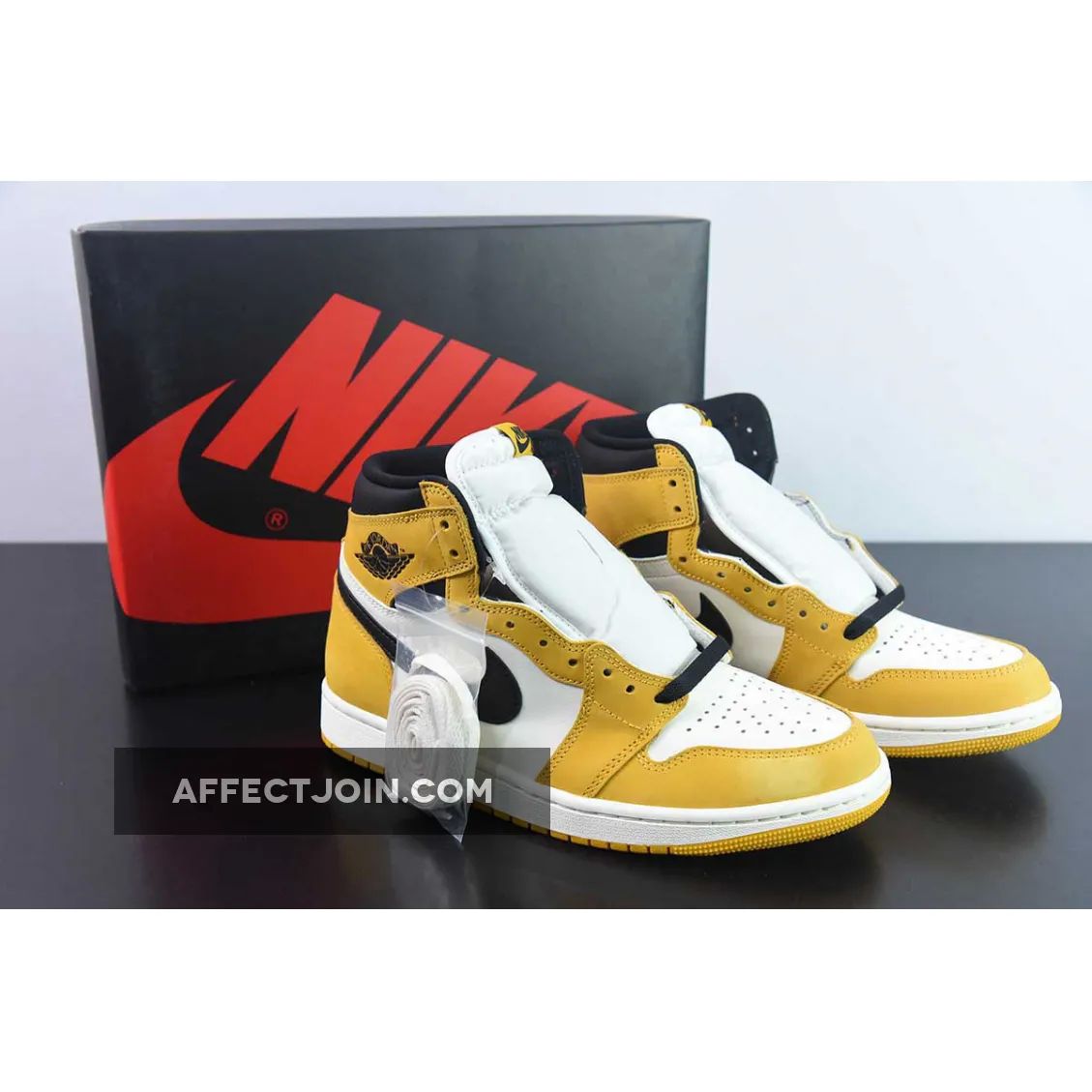 Air Jordan 1 High OG Yellow Ochre